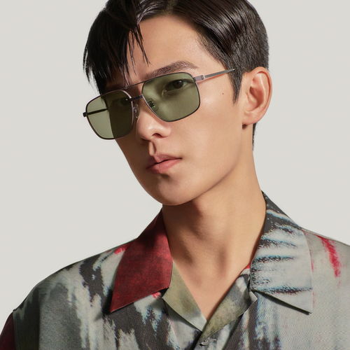 dunhill邀請全球品牌大使楊洋出鏡2021年亞洲眼鏡廣告大片